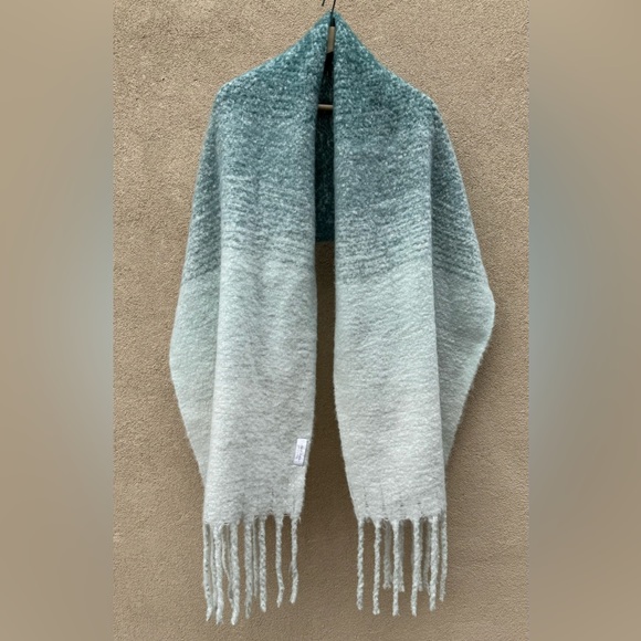Mer|Sea & Co. Teal Ombré Fringe Cozy Oversized Scarf Wrap - Picture 4 of 7